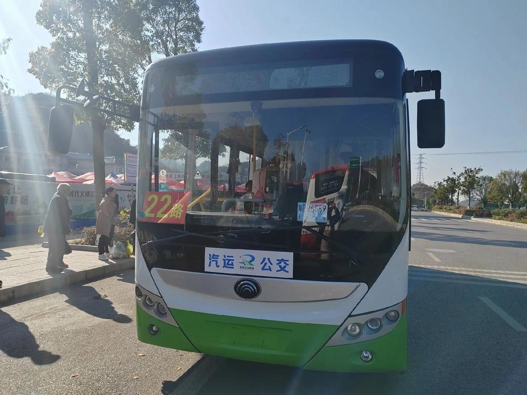 为方便广大市民出行  瓮安汽运公司开通了22路公交车(城南综 - 抖音